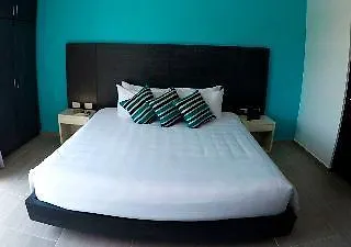 Hotel V10 פלאייה דל כרמן 4*,  מקסיקו
